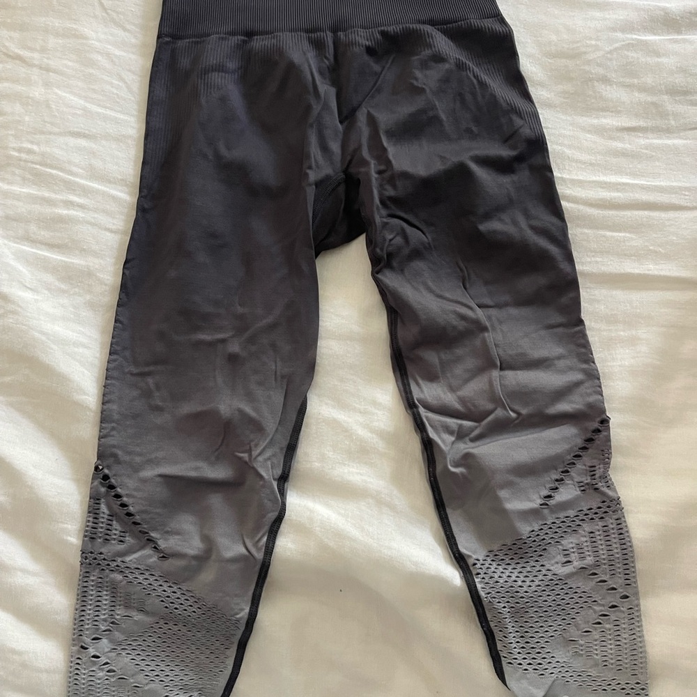 VS PINK High-Waisted Gray Ombre Leggings